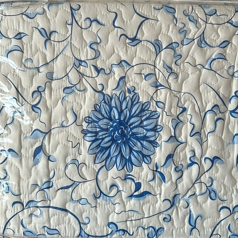 Hotel at home King 3pc Quilt set Blue floral print